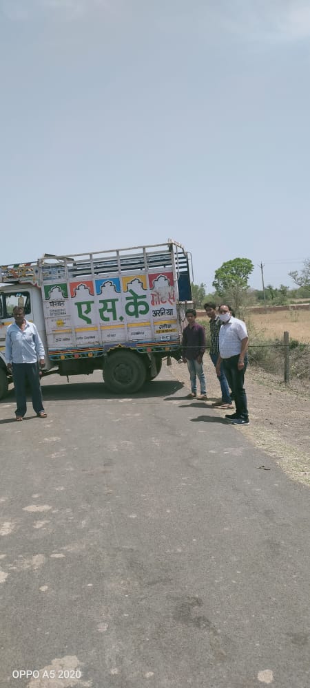 वाहन, ट्रक, लोडिंग वाहन, एवं अन्य वाहनों में चालक-परिचालक सहित अधिकतम पाँच व्यक्ति ही बैठ सकेंगे व सोशल डिस्टेसिंग का नियमानुसार पालन करेंगे