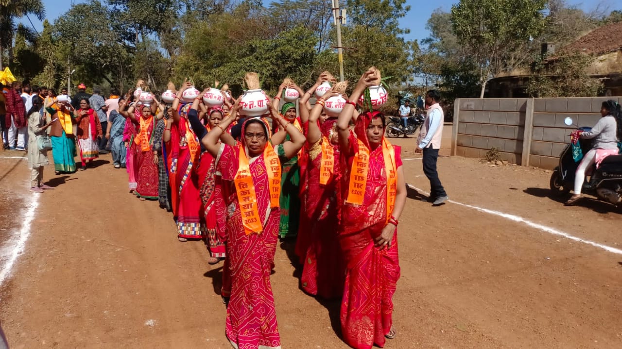 बंगला नं. 60 से कलश यात्रा के साथ शुरू हुई विकास यात्रा ने बघाना में किया भ्रमण 